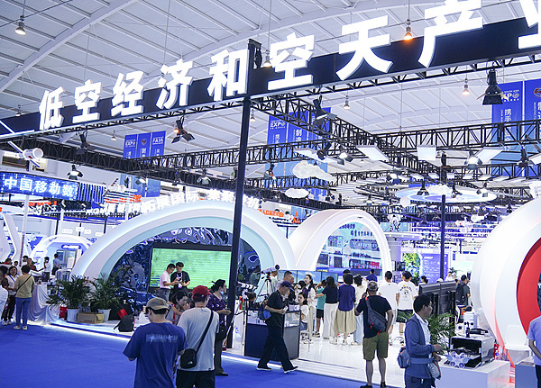 聚焦新增長點，發(fā)展低空經濟