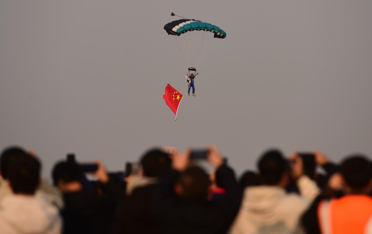 滄州：飛行表演助力發(fā)展低空經(jīng)濟(jì)