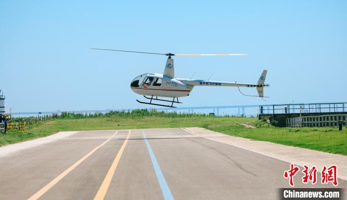 低空游成旅游市場新寵 “Z世代”追逐飛馳人生
