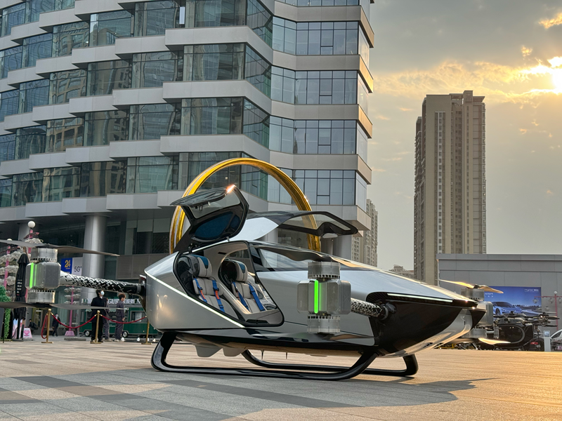 2024低空經(jīng)濟(jì)報(bào)：飛行汽車?yán)瓌?dòng)低空經(jīng)濟(jì)“起飛”