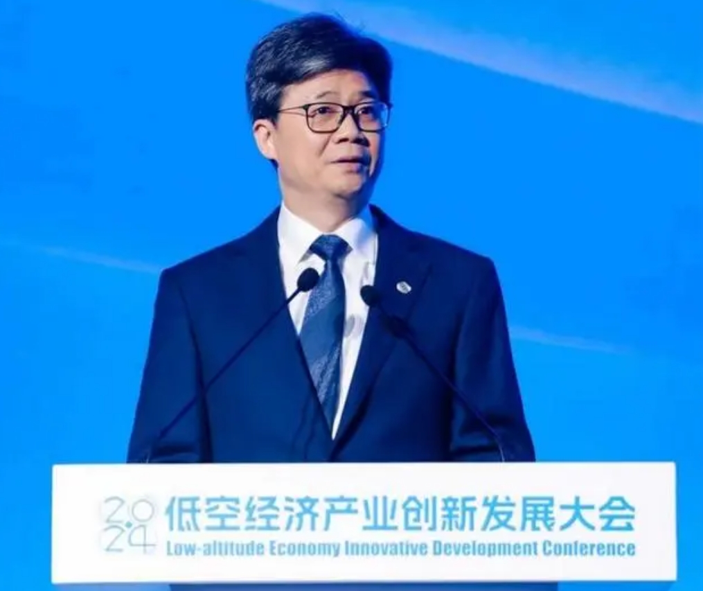 低空經(jīng)濟報2024： 中國移動總經(jīng)理何飚：助推低空經(jīng)濟展翅翱