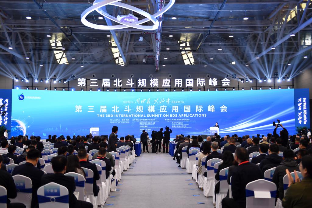 低空經(jīng)濟(jì)報(bào)2025： “參北斗”催生新動(dòng)能——第三屆北斗規(guī)模應(yīng)用國(guó)際峰會(huì)觀察