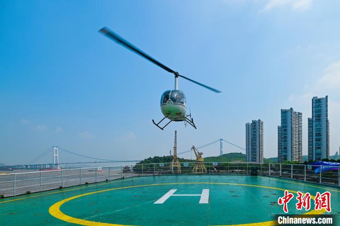 2025低空： 無(wú)錫“空空聯(lián)程”又一航線首飛 帶來(lái)全景式觀長(zhǎng)江、賞運(yùn)河新體驗(yàn)