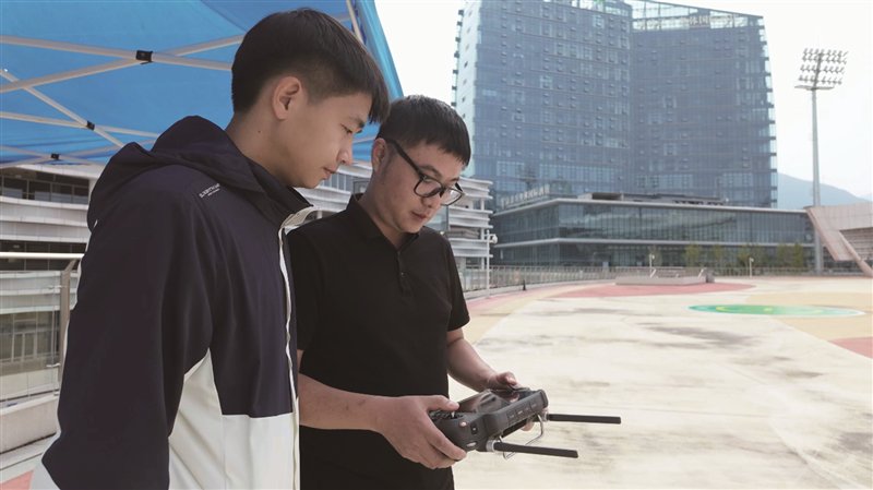 低空2025： 低空經(jīng)濟(jì)發(fā)展催生考證熱 多個行業(yè)都有用人需求