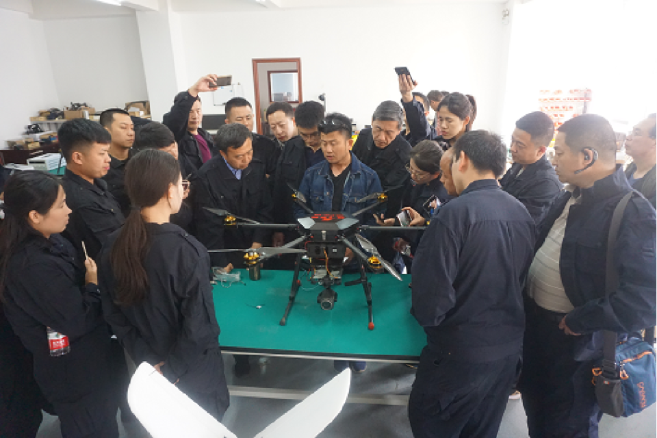 2025低空： 低空經(jīng)濟(jì)蓄勢(shì)騰飛，無(wú)人機(jī)操作員需求激增百萬(wàn)，搶先考證共襄行業(yè)盛舉