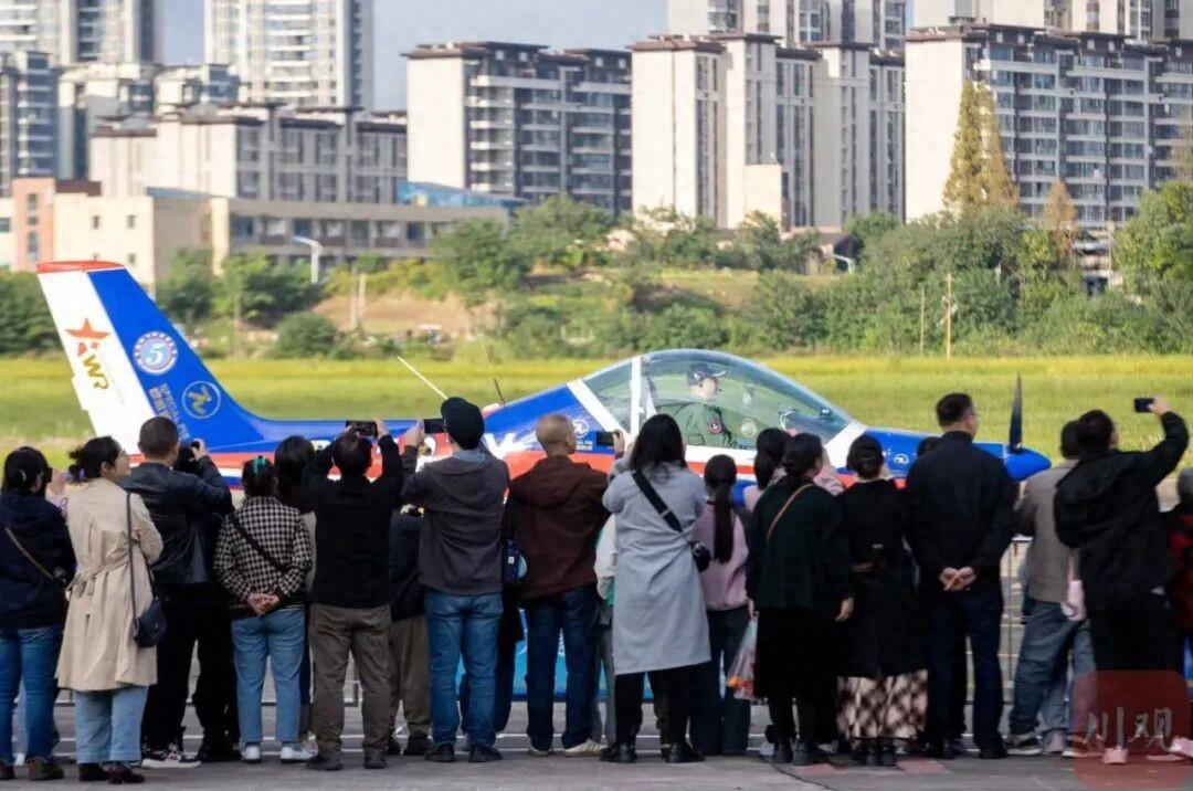 “飛機(jī)賽”帶動(dòng)“煙火氣”遂寧公安為低空經(jīng)濟(jì)發(fā)展織密安全屏障