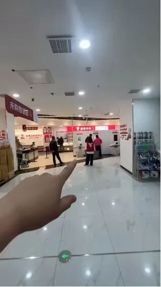 曝美團人員在京東折扣超市偷裝攝像采集設備，竊取商業(yè)信息被警方帶走