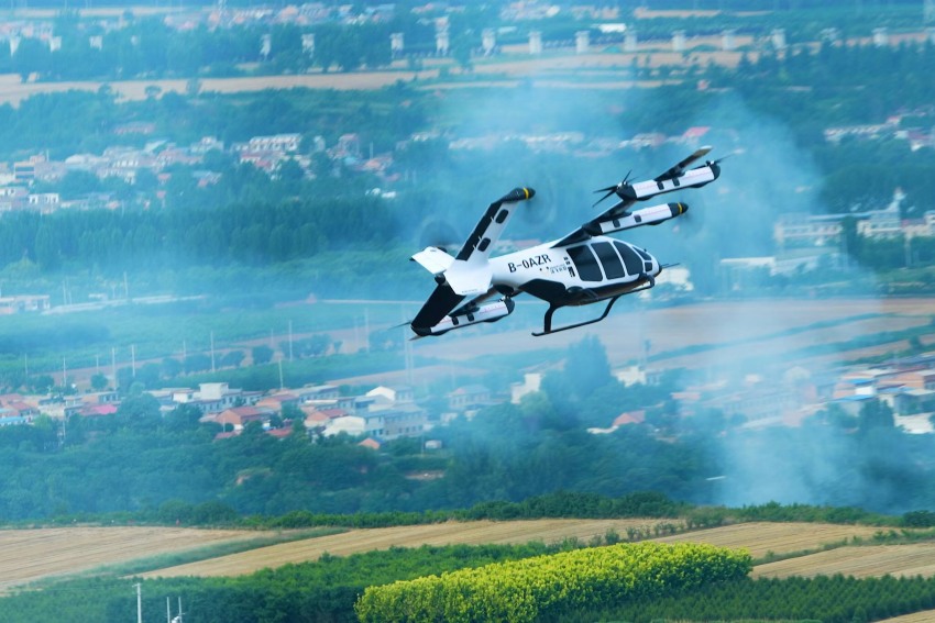 AE200驗(yàn)證機(jī)正在進(jìn)行全傾轉(zhuǎn)飛行試驗(yàn)。陳柯供圖